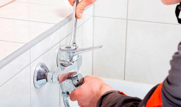 Installazione di rubinetti e miscelatori 